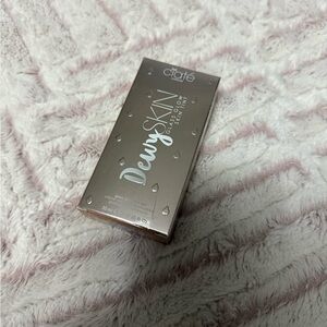 Ciate London Dewy Skin Glass Glow Skin Tint Shade 040